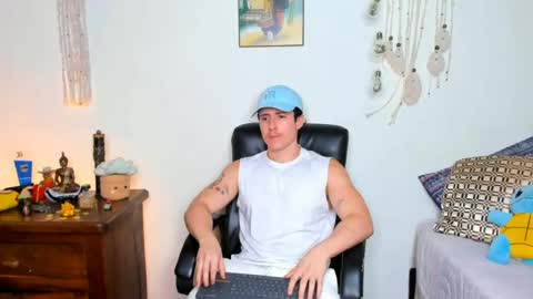 Snapshot of bain_aaron chatting on July 6, 2026, 1:24 am bain_aaron online show from July 6, 2026, 1:24 am