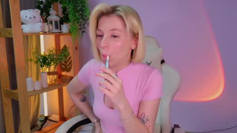 Elly online show from June 2, 2026, 3:52 am