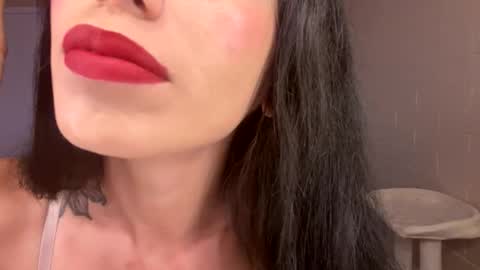 bambii_petite online show from April 14, 2026, 9:21 pm