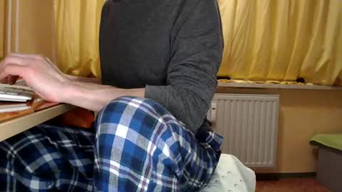       online show from February 11, 2025, 11:33 pm