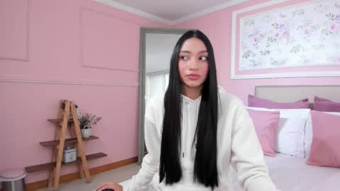 Barbara Noa  online show from December 16, 2025, 12:21 pm