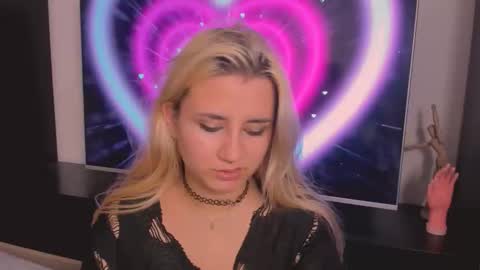 barbarasiren online show from September 19, 2025, 4:07 pm