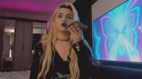 barbarasiren online show from September 24, 2025, 4:10 pm