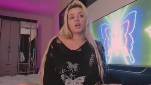 barbarasiren online show from September 25, 2025, 2:21 pm