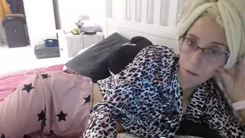 Lena online show from September 15, 2025, 5:46 pm