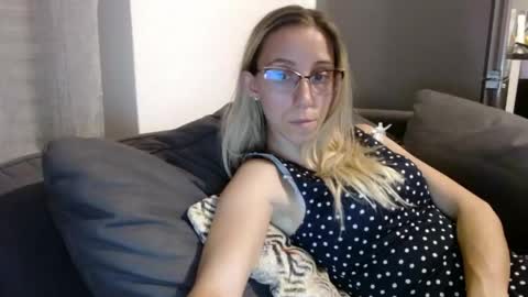 Lena online show from May 28, 2026, 6:05 pm