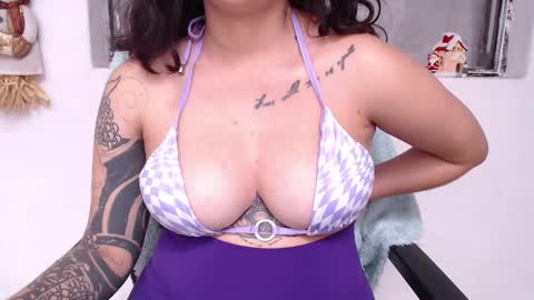 Snapshot of basementlove chatting on December 4, 2024, 3:32 pm basementlove online show from December 4, 2024, 3:32 pm