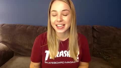 Snapshot of bbgirlnextdoor chatting on November 17, 2025, 7:19 pm bbgirlnextdoor online show from November 17, 2025, 7:19 pm