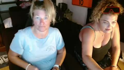 Snapshot of beachbum1417 chatting on July 25, 2026, 12:53 am Shower Confessions online show from July 25, 2026, 12:53 am