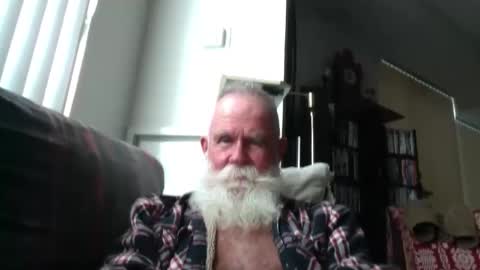 beardbushy online show from October 27, 2025, 4:11 pm