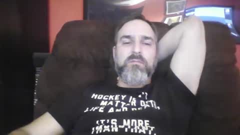 Snapshot of beardedambition chatting on December 18, 2024, 2:10 am beardedambition online show from December 18, 2024, 2:10 am