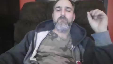 Snapshot of beardedambition chatting on December 20, 2024, 3:25 am beardedambition online show from December 20, 2024, 3:25 am