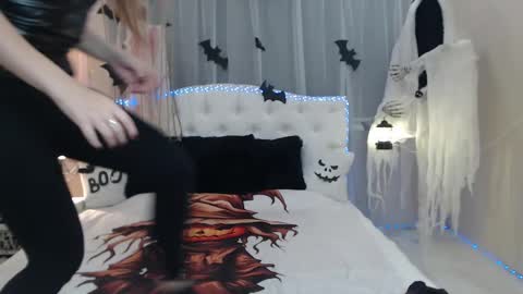 beataangel online show from October 30, 2025, 7:54 am