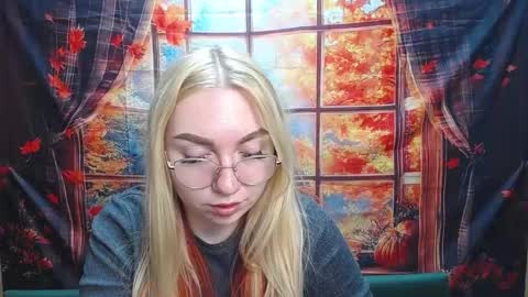 BeatriceFlyy online show from November 18, 2025, 4:11 pm