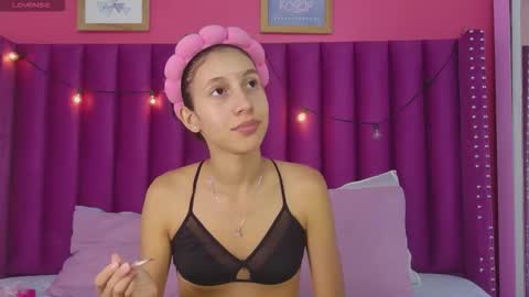 Snapshot of beautifulskinny18 chatting on February 16, 2026, 8:05 pm Shalom online show from February 16, 2026, 8:05 pm