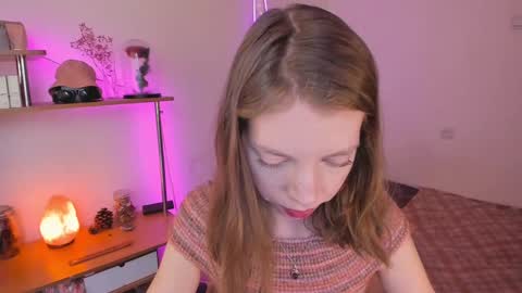 Snapshot of beautyeliise chatting on February 24, 2025, 9:32 am Eliise online show from February 24, 2025, 9:32 am