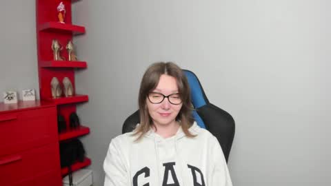 Zoe online show from May 13, 2026, 5:49 am