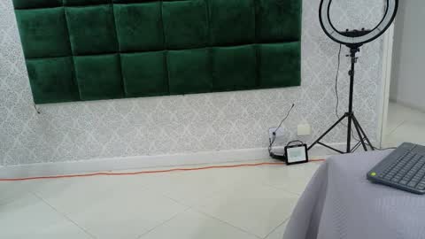 Snapshot of beccareedd chatting on October 9, 2025, 2:31 am BeccaRed online show from October 9, 2025, 2:31 am