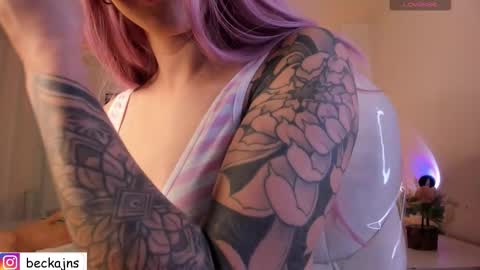 Marzhie online show from October 10, 2025, 2:16 pm