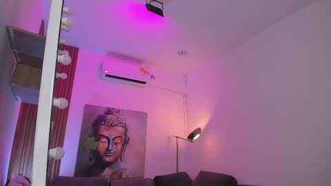 Victoria  online show from March 28, 2026, 11:21 am