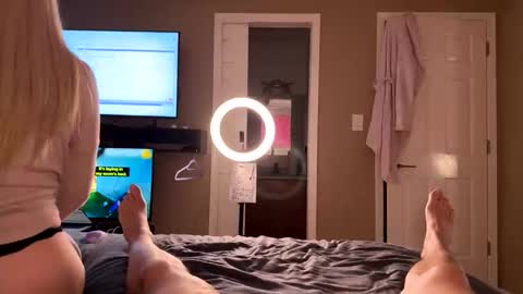 Snapshot of bedroom_peephole chatting on May 15, 2026, 2:51 am bedroom_peephole online show from May 15, 2026, 2:51 am