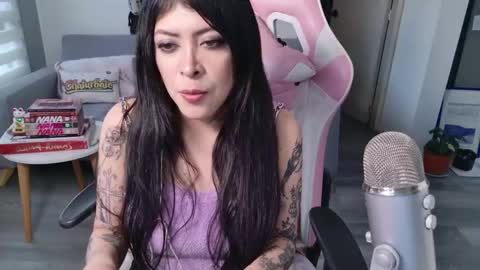 Snapshot of bedroomeyess chatting on May 22, 2026, 10:15 pm Amber UwU IM MOVING AND IS CRAZY ILL BE BACK VERY SOON 3 MISS YA ALREADY online show from May 22, 2026, 10:15 pm