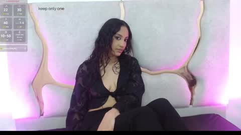 BELLA online show from September 26, 2025, 2:43 pm