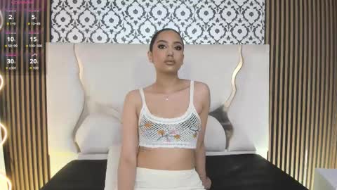 BELLA online show from October 21, 2025, 1:12 pm