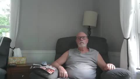 Snapshot of beep_b33p chatting on June 1, 2026, 12:23 am beep_b33p online show from June 1, 2026, 12:23 am