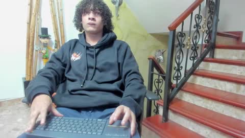 independent model online show from December 8, 2024, 3:43 am