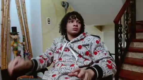 independent model online show from December 12, 2024, 4:15 am