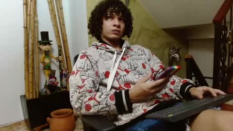 independent model online show from December 12, 2024, 7:19 am