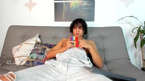 independent model online show from February 27, 2025, 5:45 am