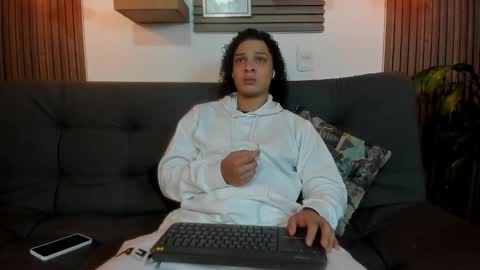 independent model online show from October 10, 2025, 2:49 pm