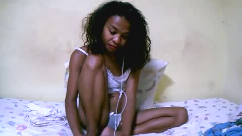 Snapshot of bella193999 chatting on December 9, 2024, 1:34 pm bella193999 online show from December 9, 2024, 1:34 pm