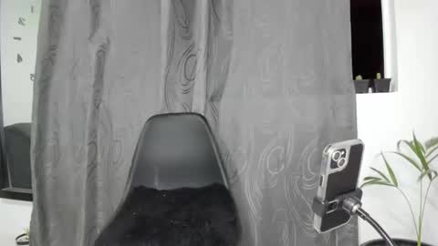 isabella online show from March 7, 2025, 3:51 am