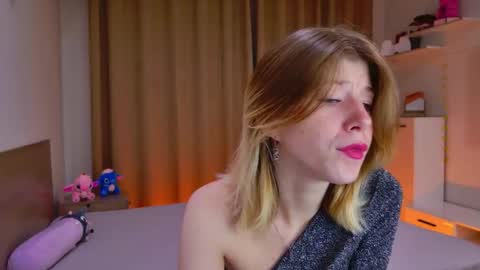 Bella online show from October 24, 2025, 11:45 pm