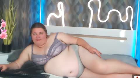 bella_blvack online show from May 27, 2026, 5:54 pm