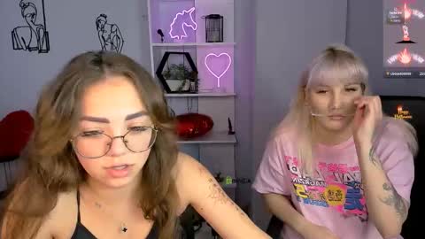 Snapshot of bella_cute12 chatting on November 7, 2025, 8:58 am Bella online show from November 7, 2025, 8:58 am