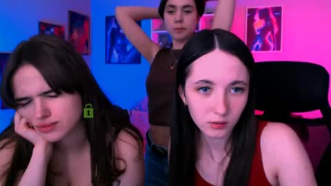 Snapshot of bella_dorn chatting on May 11, 2026, 2:45 pm Bella online show from May 11, 2026, 2:45 pm