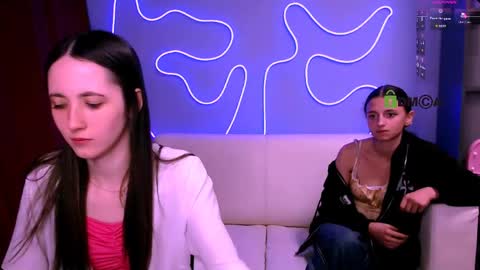 Snapshot of bella_dorn chatting on June 4, 2026, 7:31 pm Bella online show from June 4, 2026, 7:31 pm