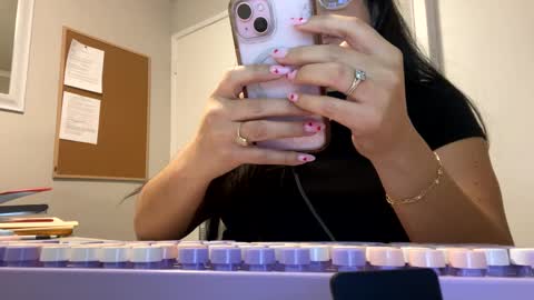 Snapshot of bella_dulce chatting on February 19, 2025, 7:48 pm bella_dulce online show from February 19, 2025, 7:48 pm