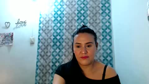 Snapshot of bella_florx chatting on October 29, 2025, 10:11 pm bella_florx online show from October 29, 2025, 10:11 pm