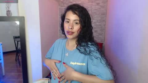 bella_flower_ online show from November 13, 2025, 8:08 pm