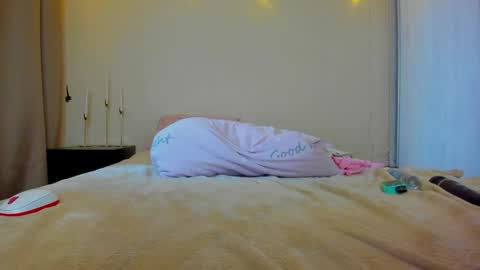 Snapshot of bella_foryou chatting on December 15, 2024, 7:35 am NastyaThere are legends that in this room all your wishes can come true  Private is Open online show from December 15, 2024, 7:35 am