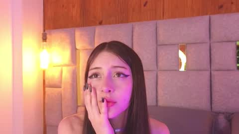 Bella online show from November 28, 2025, 3:31 am