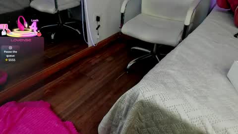  Bella  online show from April 1, 2026, 3:40 am