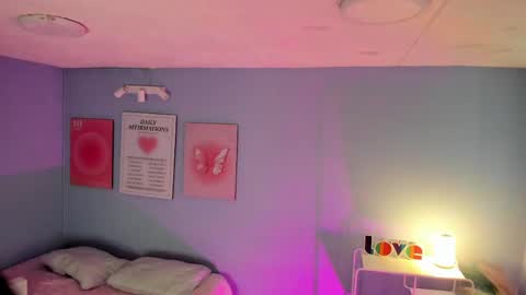  Bella  online show from April 16, 2026, 7:47 pm