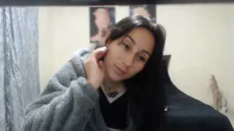 bella_luna34 online show from April 7, 2026, 2:56 am