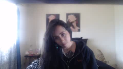 bella_luna34 online show from April 14, 2026, 5:19 pm